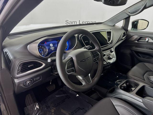 new 2025 Chrysler Pacifica car, priced at $40,220