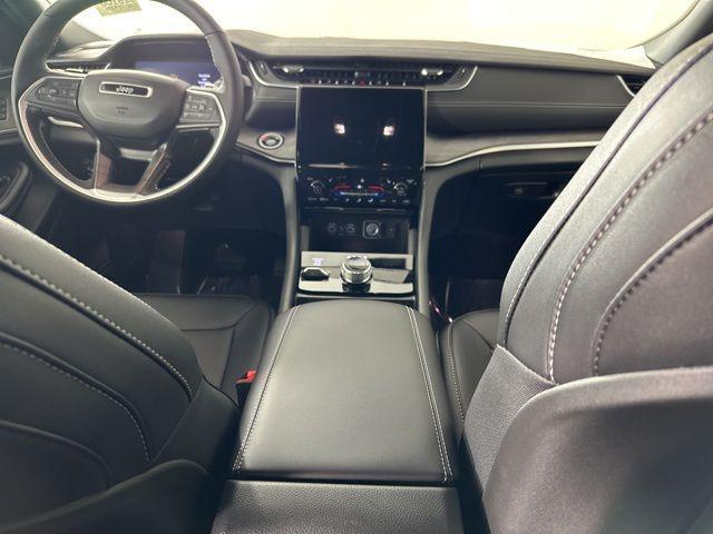 new 2025 Jeep Grand Cherokee car, priced at $40,295