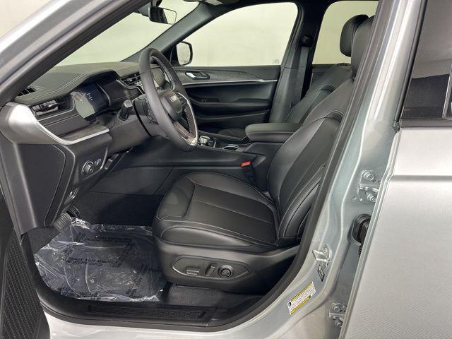 new 2025 Jeep Grand Cherokee car, priced at $42,020