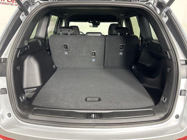 new 2025 Jeep Grand Cherokee car, priced at $42,020