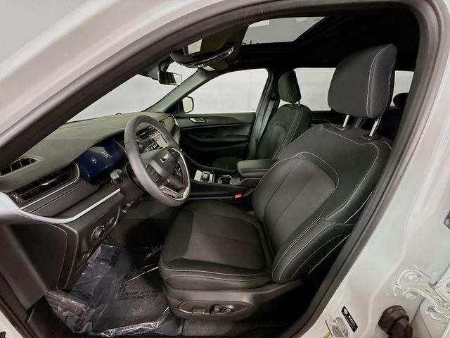 new 2025 Jeep Grand Cherokee car, priced at $35,370