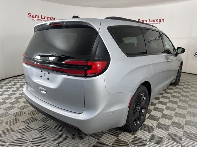 new 2024 Chrysler Pacifica car, priced at $40,030