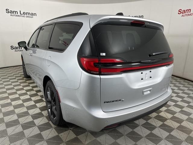 new 2024 Chrysler Pacifica car, priced at $40,030