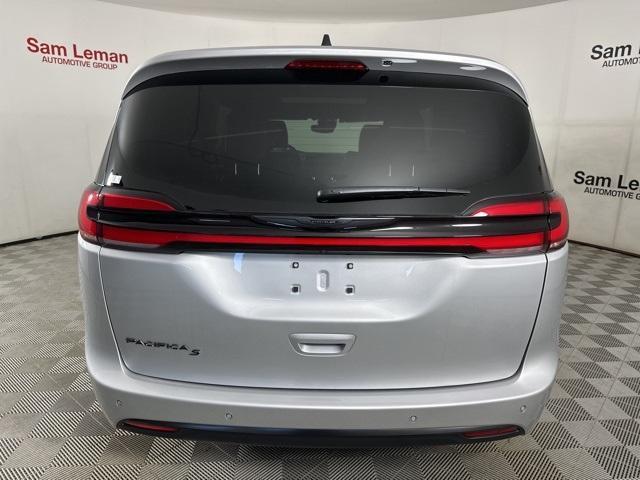 new 2024 Chrysler Pacifica car, priced at $40,030