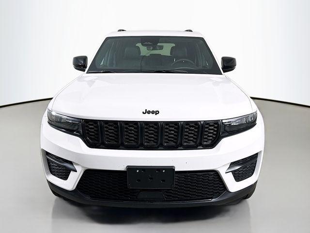 new 2025 Jeep Grand Cherokee car, priced at $39,580