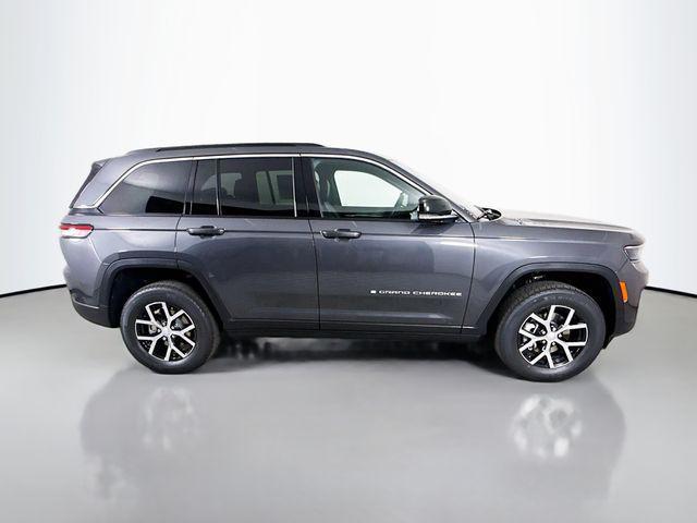 new 2025 Jeep Grand Cherokee car, priced at $39,990