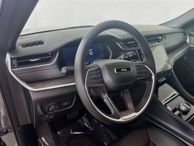 new 2025 Jeep Grand Cherokee car, priced at $39,990