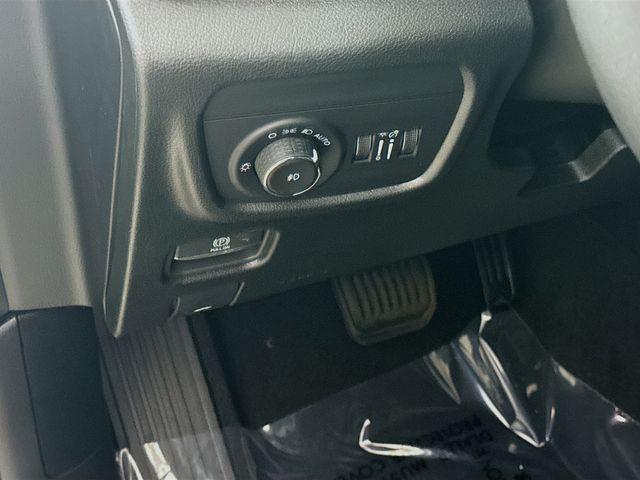 new 2025 Jeep Grand Cherokee car, priced at $39,990