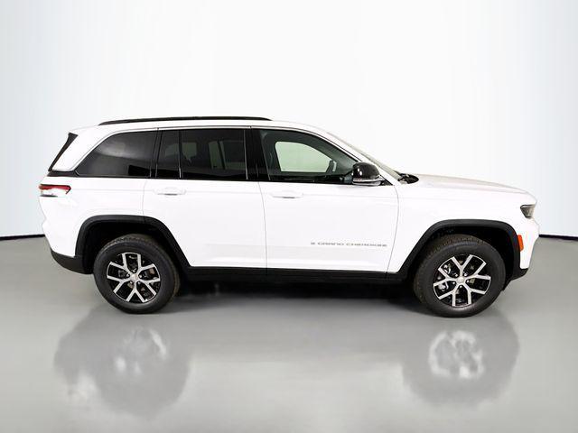 new 2025 Jeep Grand Cherokee car, priced at $38,400