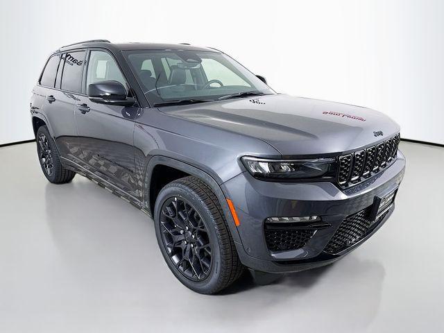 new 2025 Jeep Grand Cherokee car, priced at $54,675