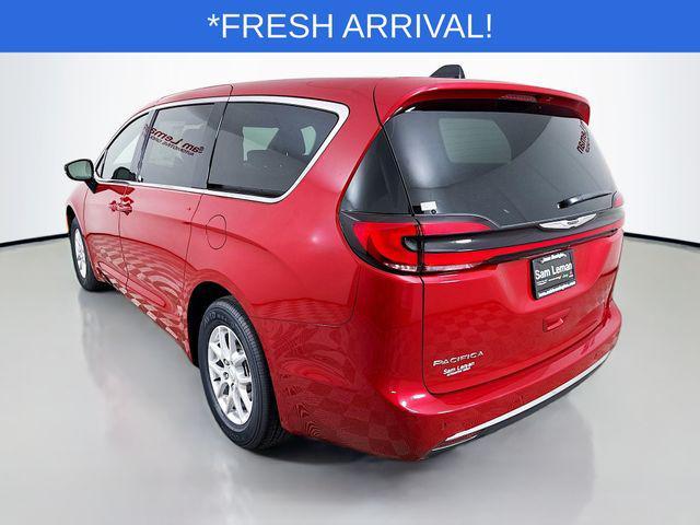new 2025 Chrysler Pacifica car, priced at $39,940