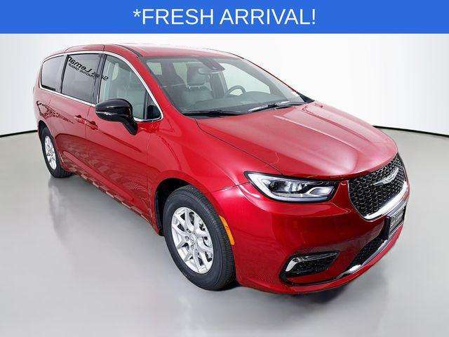 new 2025 Chrysler Pacifica car, priced at $39,940