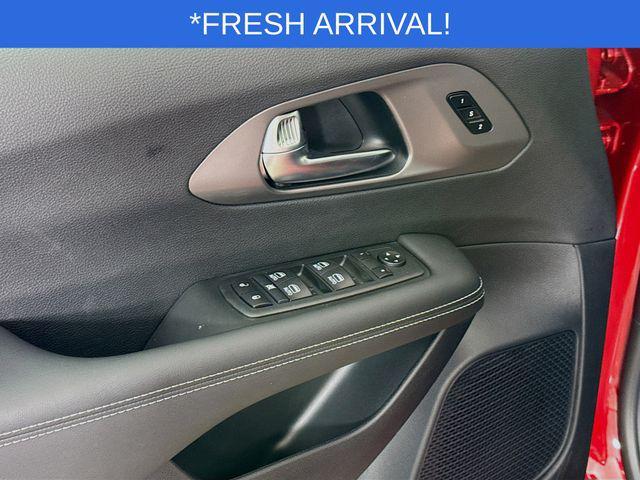 new 2025 Chrysler Pacifica car, priced at $39,940