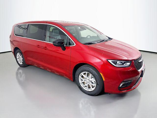 new 2025 Chrysler Pacifica car, priced at $40,220
