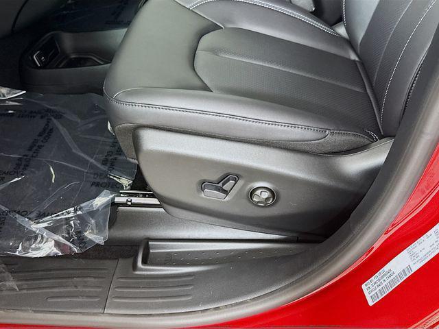 new 2025 Chrysler Pacifica car, priced at $40,220