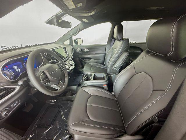 new 2025 Chrysler Pacifica car, priced at $40,220