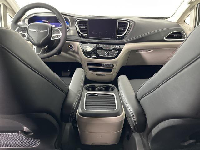 new 2024 Chrysler Pacifica car, priced at $38,885