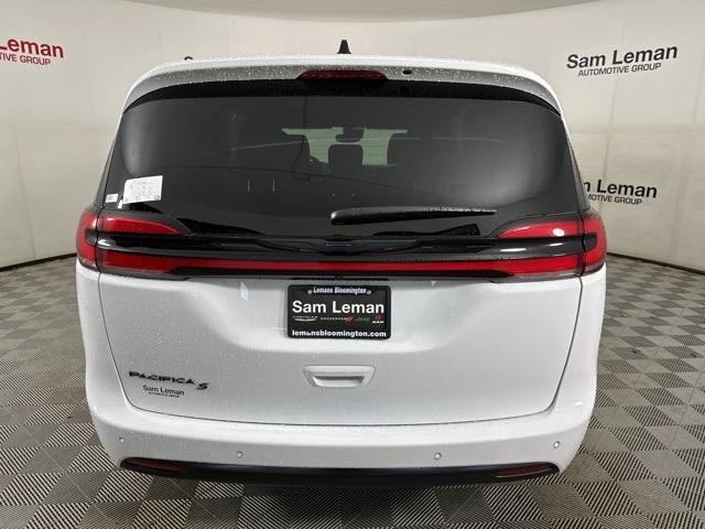 new 2024 Chrysler Pacifica car, priced at $44,740