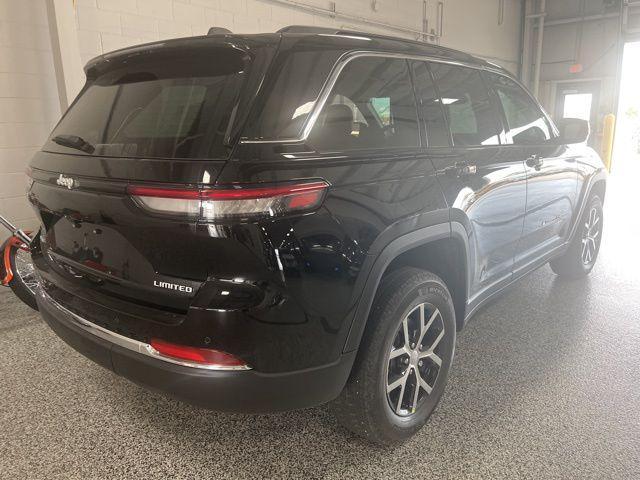 new 2025 Jeep Grand Cherokee car, priced at $52,010