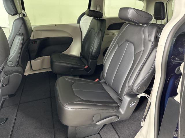 new 2024 Chrysler Pacifica car, priced at $39,185