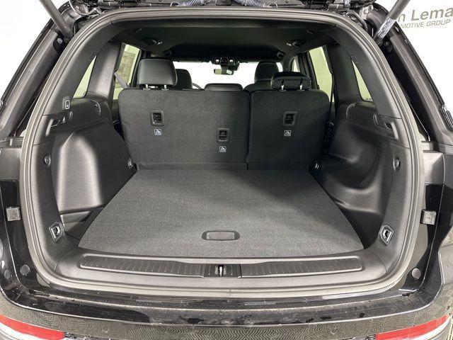 new 2025 Jeep Grand Cherokee car, priced at $37,295