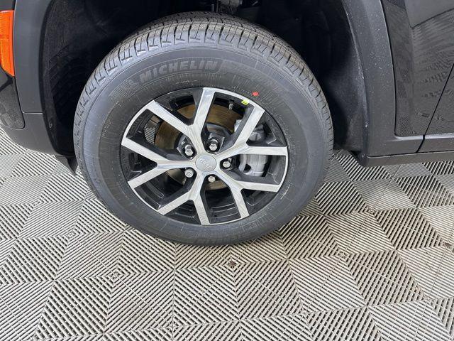 new 2025 Jeep Grand Cherokee car, priced at $37,295