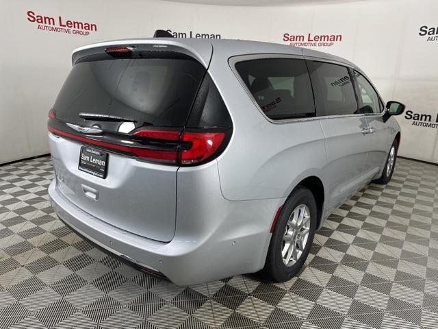 new 2024 Chrysler Pacifica car, priced at $35,890