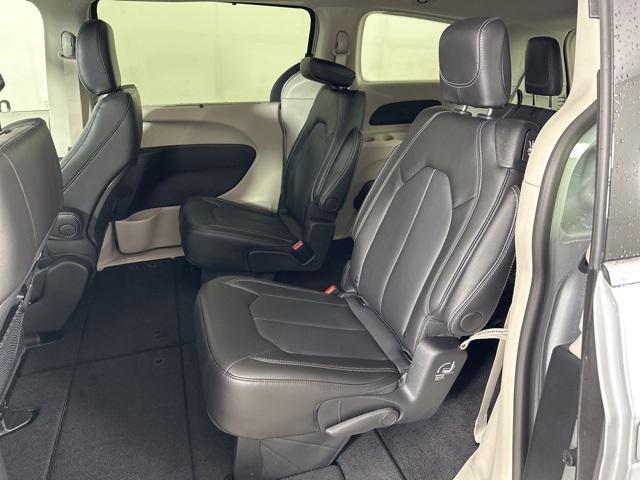 new 2024 Chrysler Pacifica car, priced at $35,890