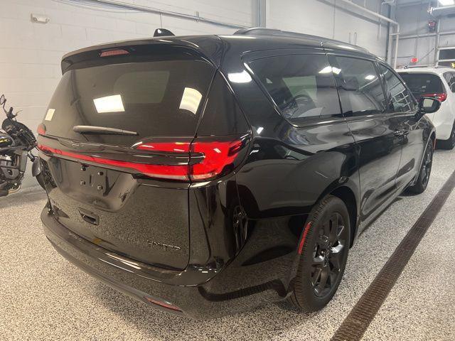 new 2026 Chrysler Pacifica car, priced at $46,815