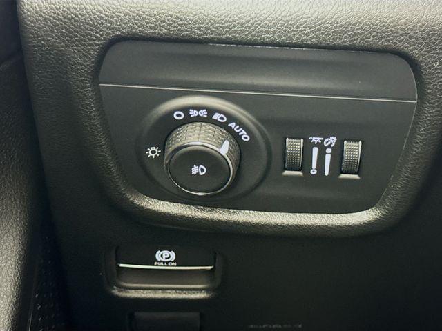new 2025 Jeep Grand Cherokee car, priced at $43,010