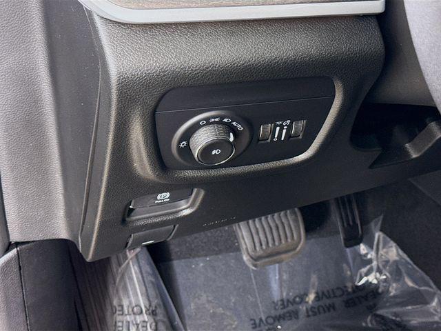 new 2025 Jeep Grand Cherokee car, priced at $44,235