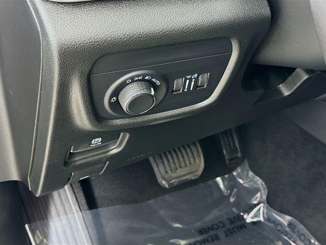 new 2025 Jeep Grand Cherokee car, priced at $37,470