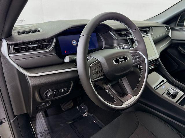 new 2025 Jeep Grand Cherokee car, priced at $37,470