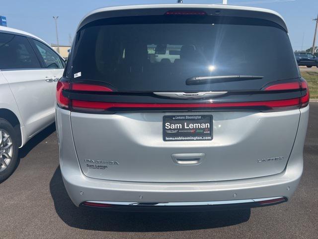 new 2024 Chrysler Pacifica car, priced at $42,660