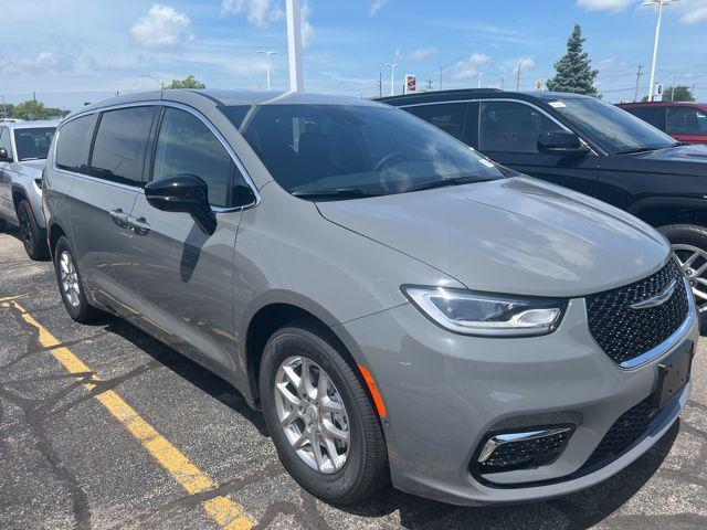 new 2025 Chrysler Pacifica car, priced at $41,220