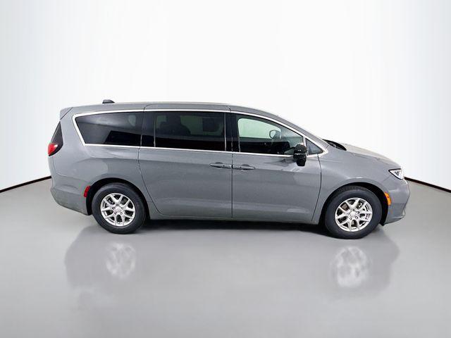 new 2025 Chrysler Pacifica car, priced at $40,220