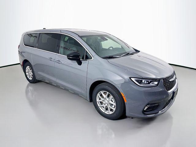new 2025 Chrysler Pacifica car, priced at $40,220