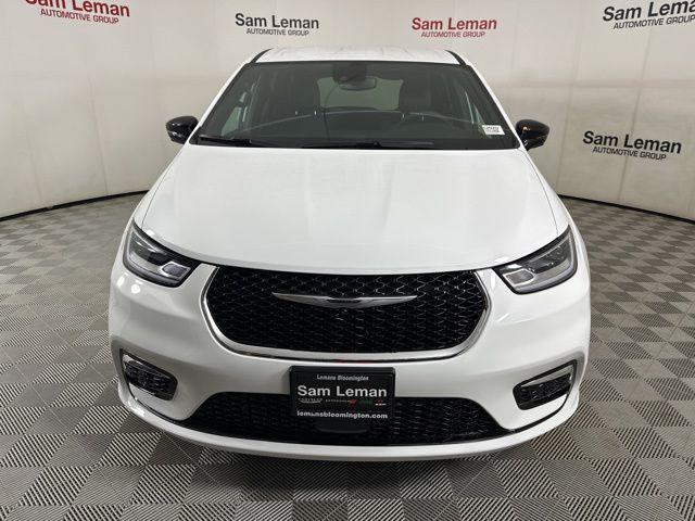new 2025 Chrysler Pacifica car, priced at $40,920