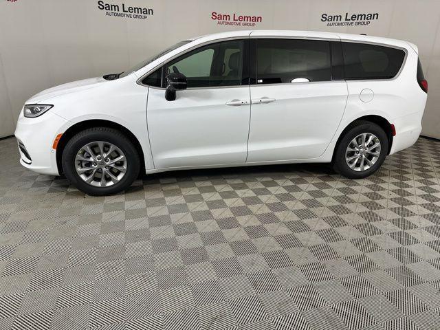 new 2025 Chrysler Pacifica car, priced at $40,920