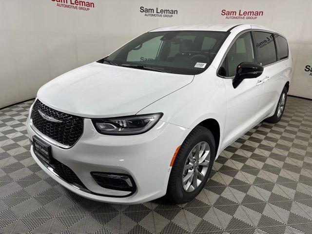 new 2025 Chrysler Pacifica car, priced at $40,920