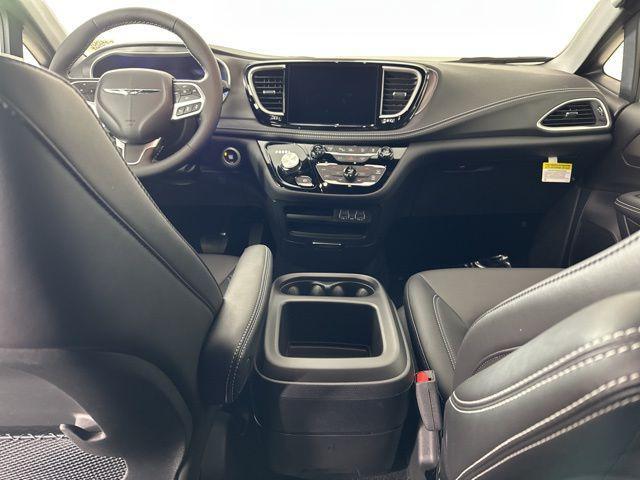 new 2025 Chrysler Pacifica car, priced at $40,920