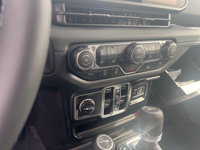 new 2025 Jeep Gladiator car, priced at $41,855