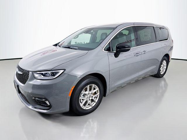 new 2025 Chrysler Pacifica car, priced at $40,920