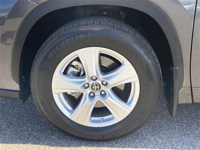 used 2022 Toyota Highlander car, priced at $34,926