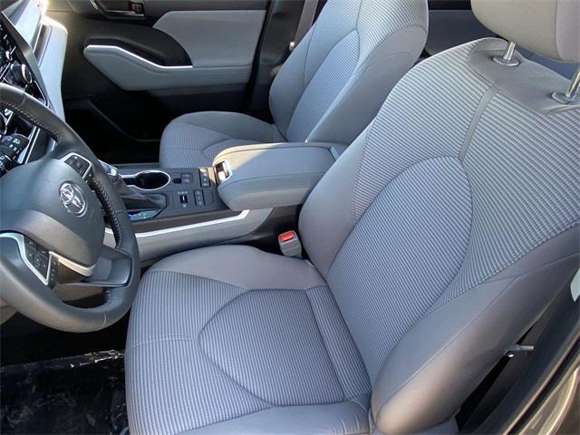 used 2022 Toyota Highlander car, priced at $34,926