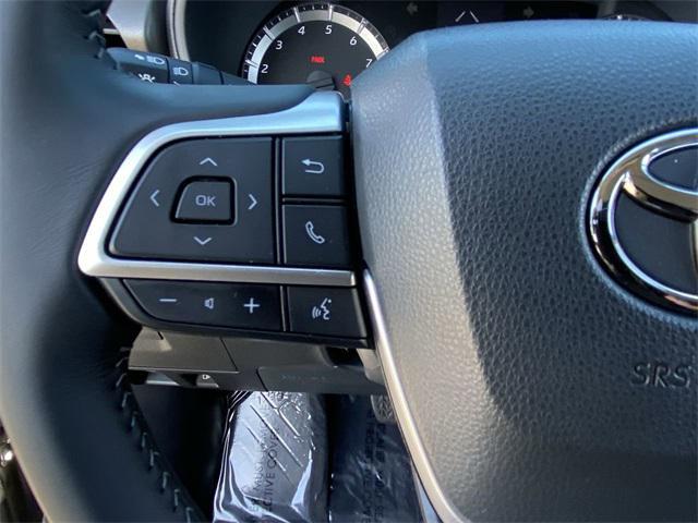 used 2022 Toyota Highlander car, priced at $36,988