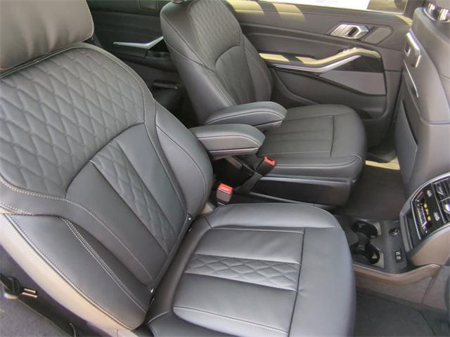 new 2025 BMW X7 car, priced at $98,175