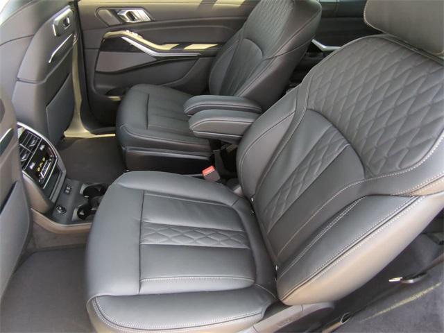 new 2025 BMW X7 car, priced at $98,175