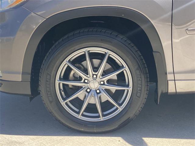 used 2015 Toyota Highlander car, priced at $16,987