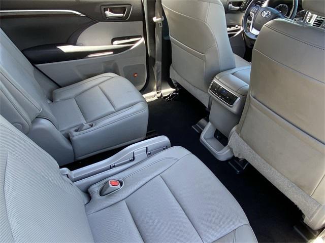 used 2015 Toyota Highlander car, priced at $16,987